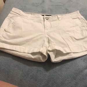 Aeropostale white short